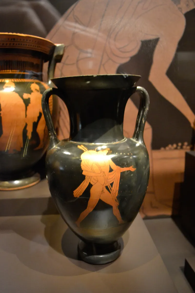 Ánfora Del Pintor De Aquiles De Joven Con Lanza 