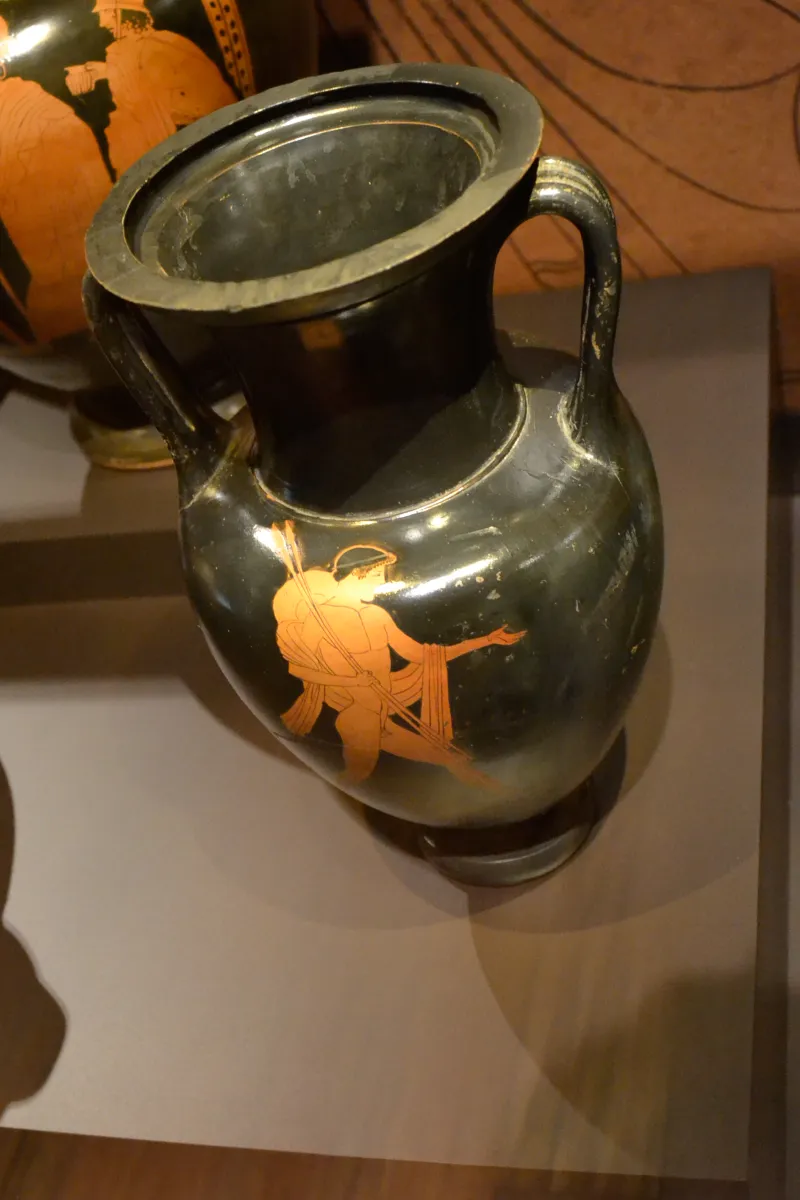 Ánfora Del Pintor De Aquiles De Joven Con Lanza 