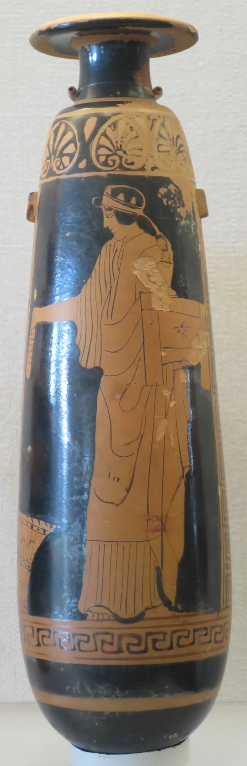Red-Figure Alabastron By The Aischines Painter, California Palace Of The Legion Of 