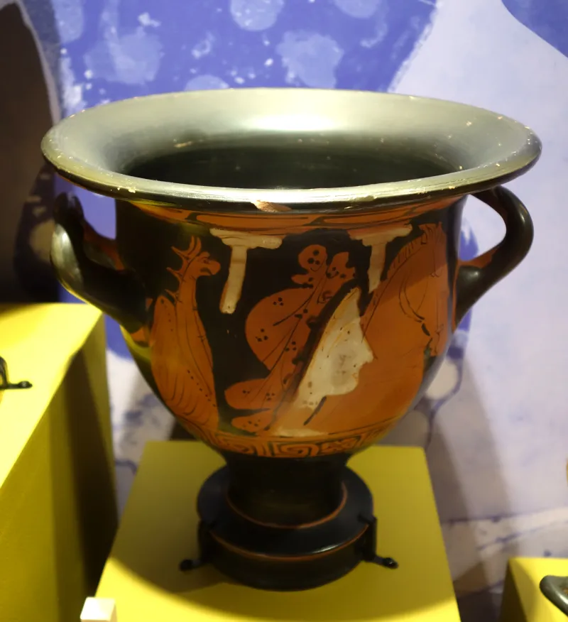 Bell-Krater With Amazon, Athens, Attributed To The Amazon Painter, 330 Bc - Teece Museum Of Classical Antiquities - Christchurch, Nz - 