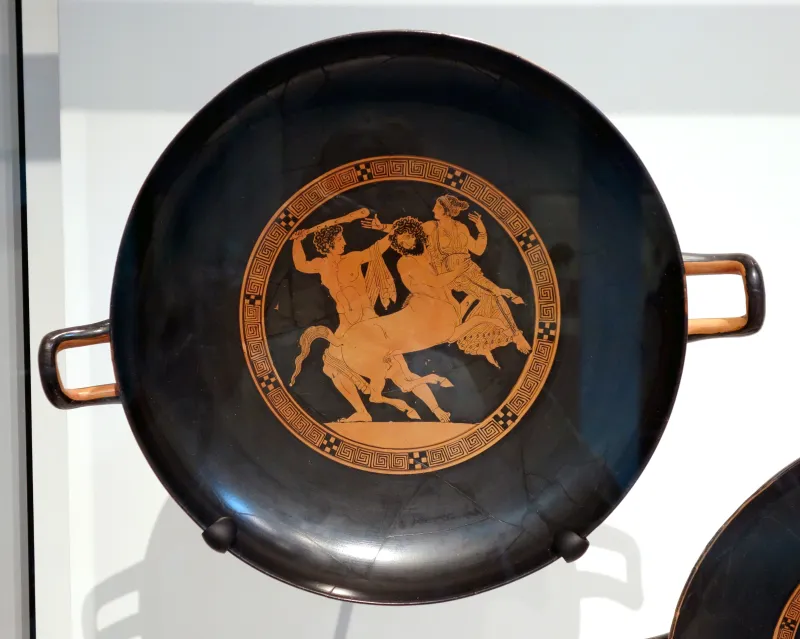 Red-Figure Kylix Herakles Nessos Deianeira (Boston Mfa 