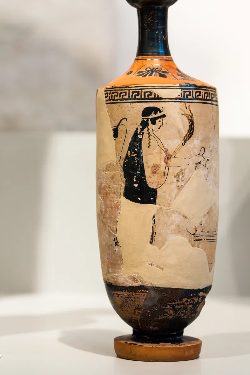 Bowdoin Painter Arv 687 216 Artemis With Oinochoe And Torch Standing At 