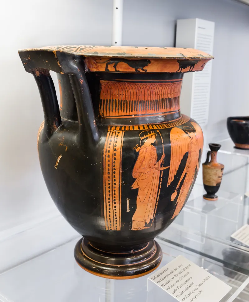 Camucia Painter - Arv 1105 2 - Nike Between Goddesses - Dionysos Between Maenads - Frankfurt Am Β 395 - 