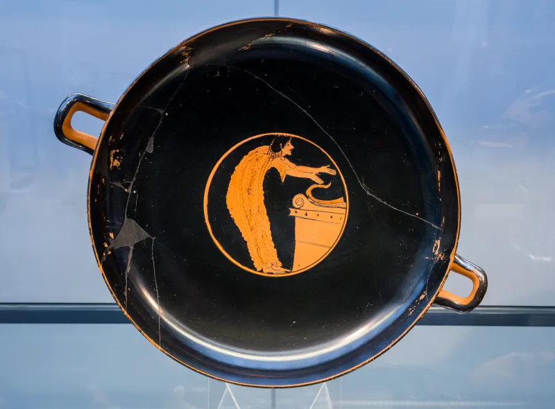 Circle Of The Nikosthenes Painter Arv 129 23Extra - Young Man In Female Dress Offering At Altar 