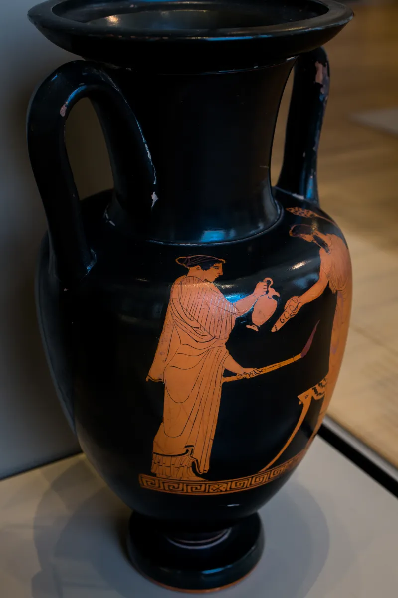 Dwarf Painter Arv 1011 8 Maenad And Dionysos - Youth With Torch 