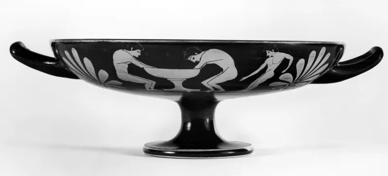 Epeleios Painter - Kylix Depicting A Standing Youth And Two Youths Bathing - Walters 4889 - Side 