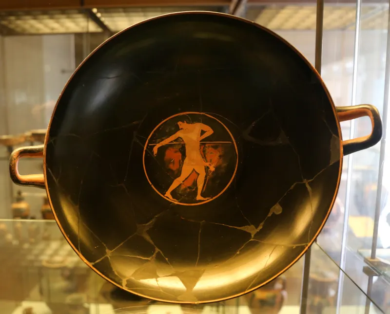 Maniera Del Pittore Di Epeleios, Kylix Attica Con Giovane Con Pertica O Giavellotto E Scene Di Combattimento, 500-490 Ac 