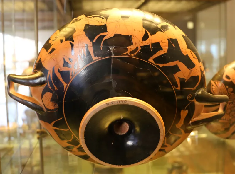 Maniera Del Pittore Di Epeleios, Kylix Attica Con Giovane Con Pertica O Giavellotto E Scene Di Combattimento, 500-490 Ac 