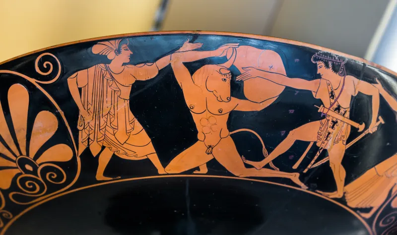 Epiktetos Arv 72 17 Symposiast Playing Lyra And Singing - Theseus Killing Minotauros 