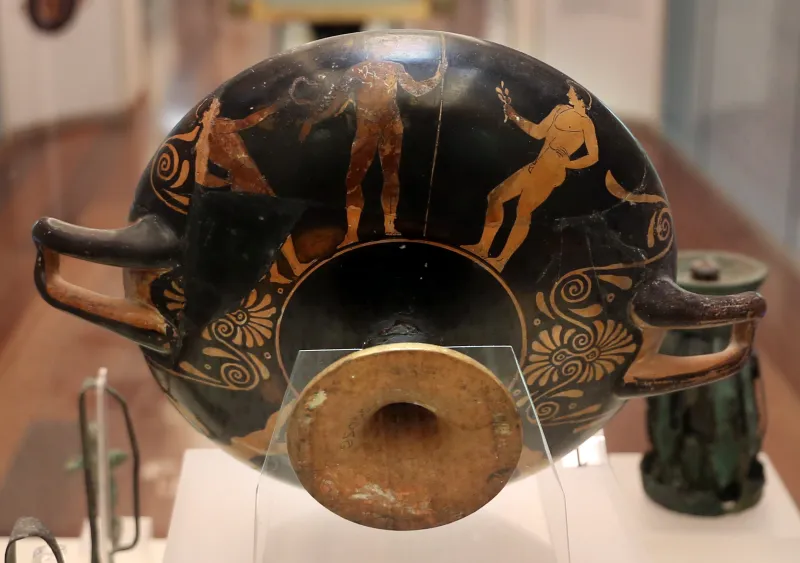Pittore Di Eretria, Kylix Attica Con Giovane Che Si Deterge Con Strigile, 425 Ac 