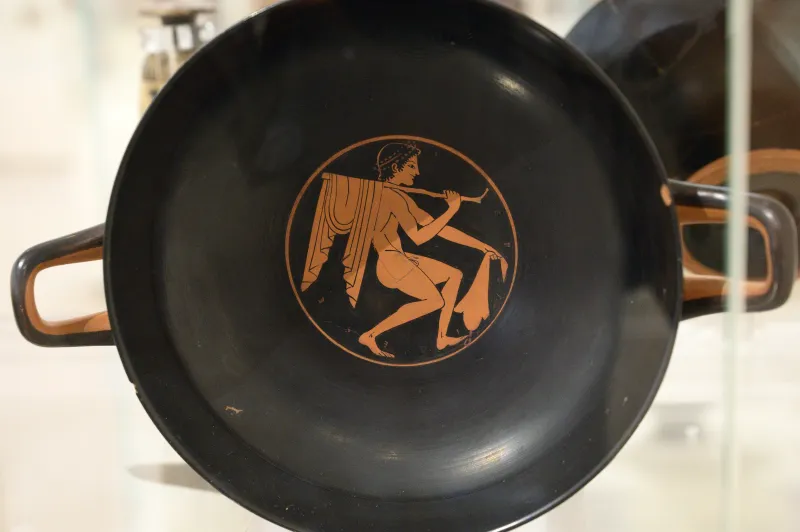 Atic Red-Figure Kylix, Nude Youth With Askos, Euergides Painter, 500-490 Nama 1430, 