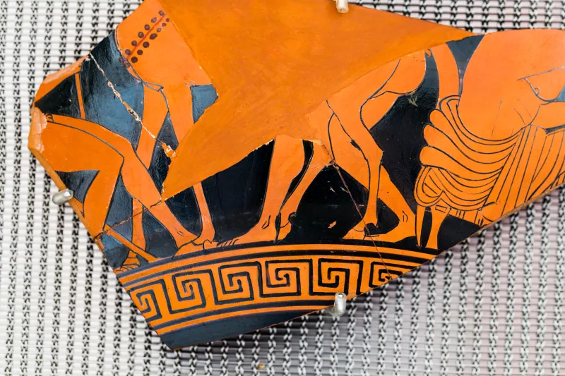 Euergides Painter - Arv 92 64 - Athena Protecting Potters And Metalworkers And Sculptors - Athens, Akropolis Museum 166 - 