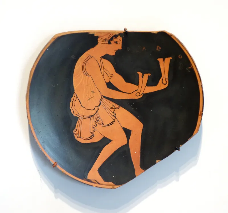 Red-Figure Kylix Tondo Woman With Krotala (Harvard, Sackler Mus 