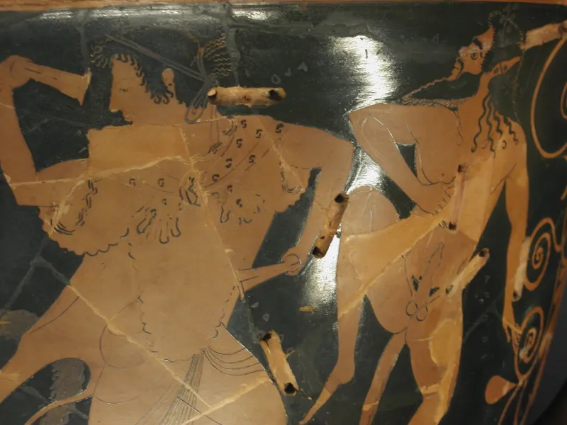 Euphronios 0012, Dionysos Thiasos Louvre G33 