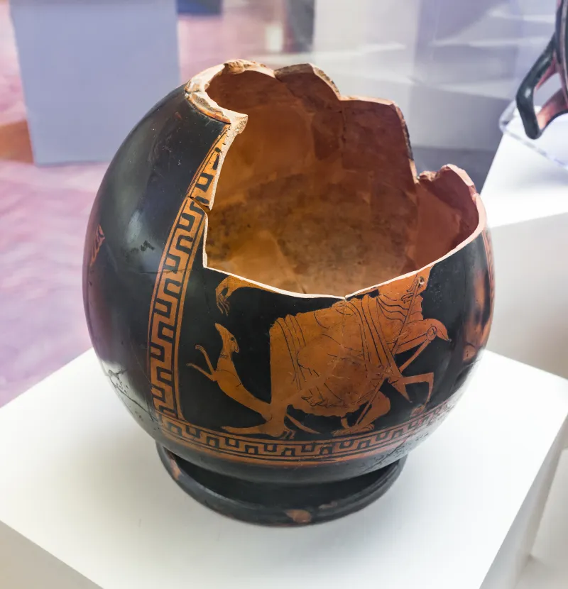 Euphronios - Arv 16 12 - Boy Tying Sandal Of Youth - Youth Playing With Marten - Roma Mnevg - 