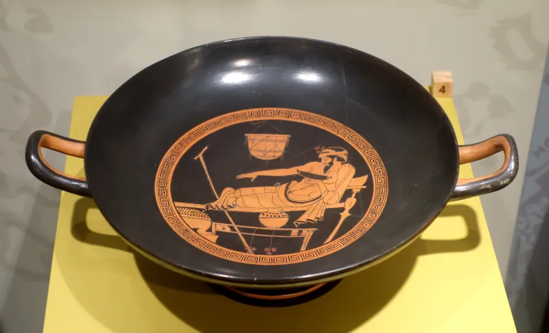 Kylix With Symposiast, Athens, Attributed To The Foundry Painter, 480 Bc - Teece Museum Of Classical Antiquities - Christchurch, Nz - 
