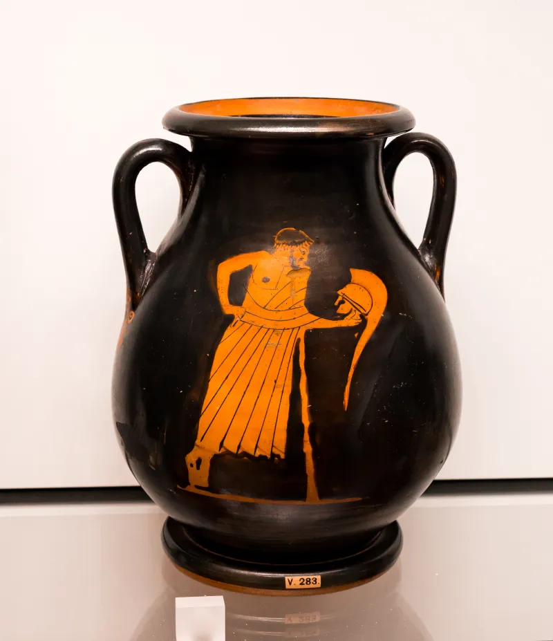 Geras Painter - Arv 286 21 - Man Holding Helmet - Draped Satyr - Oxford Am 