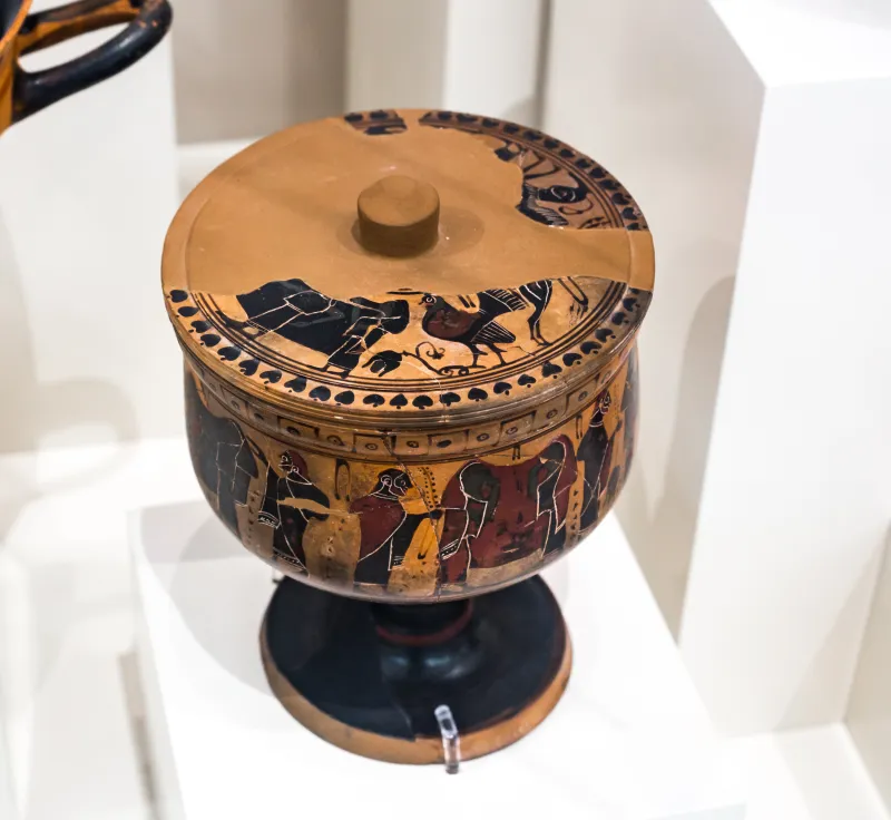 Close To The Group Of Leningrad 1469 - Abv 302 2 - Women Sharing Cloak With Women And Men - Athens Nm 500 - 