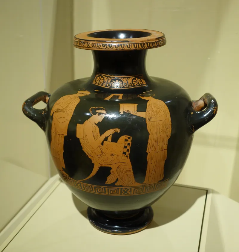 Hydria (Three-Handled Water Jar) With Scene Of Seated Woman And Two Servants, Greek, Athens, Attributed To The Group Of Polygnotos, 440-430 Bc - Fitchburg Art Museum - 