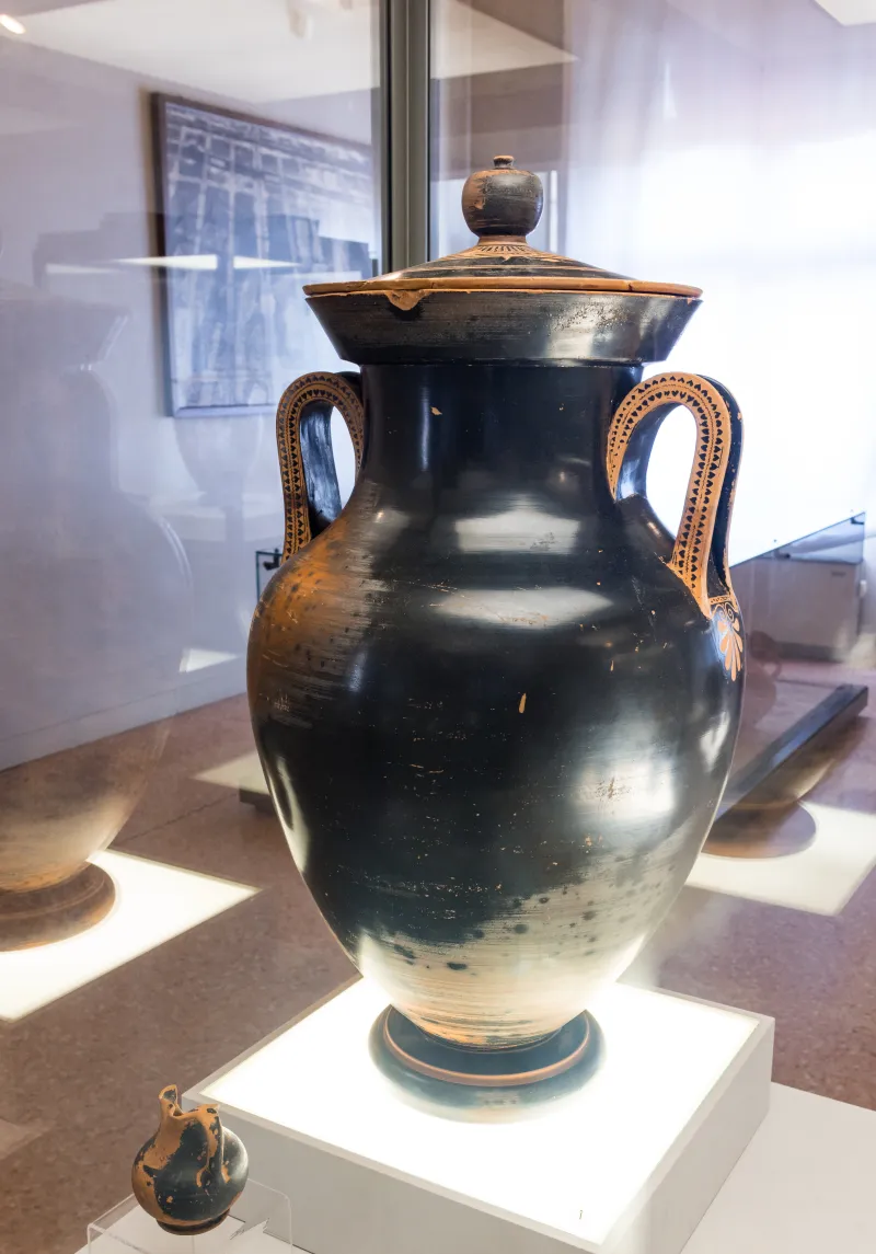 Same Potter As Some Amphorai By The Kleophrades Painter - Arv 194 - Palmettes - Ferrara Man 244 - 