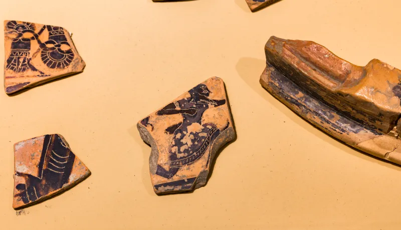 Kx Painter And Other Fragments - Abv Extra - Satyrs Preparing For Symposion - Cortona Maec - 