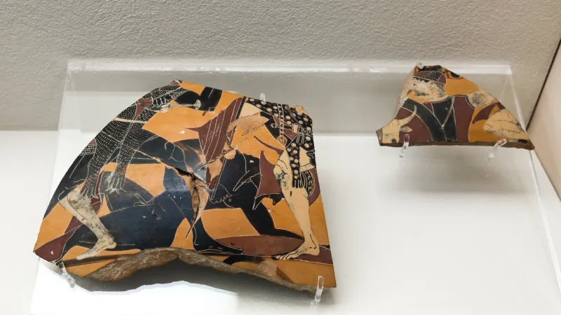 Lydos - Abv 107 2- Herakles Fighting Amazons - Athens Km - 