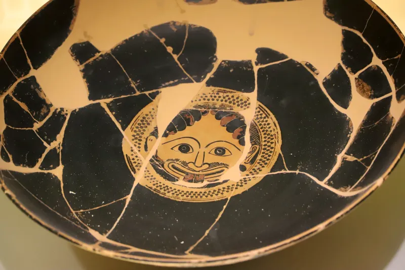 Pittore Di Lysippides (Maniera), Kylix Attica, Dalla Tomba Di San Francesco A Foiano, 530-500 Ac 02 Mascherone Di 