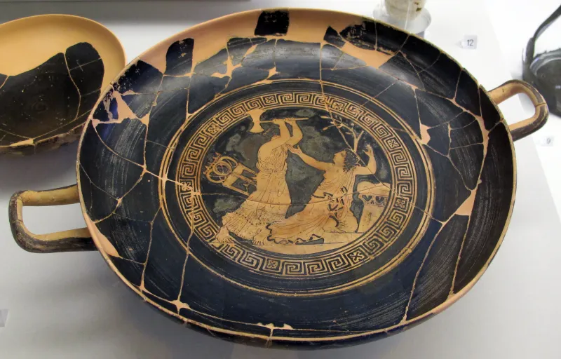 Pittore Di Marlay, Kylix Con Clitennestra Che Assale Cassandra Davanti All'ara Di Apollo, 425-400 Da Tomba 