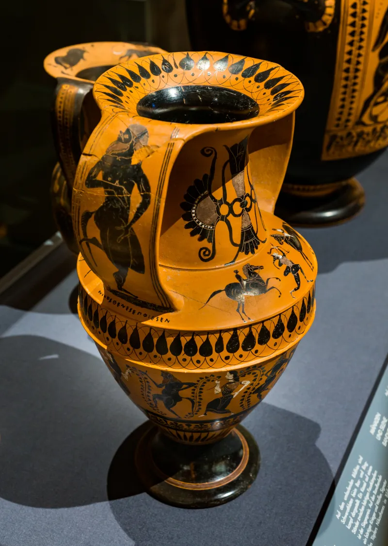 N Painter - Abv 219 21 - Amazon Archer Between Horsemen - Thiasos Of Satyrs And Maenads - Wien Khm As Iv 3605 - 