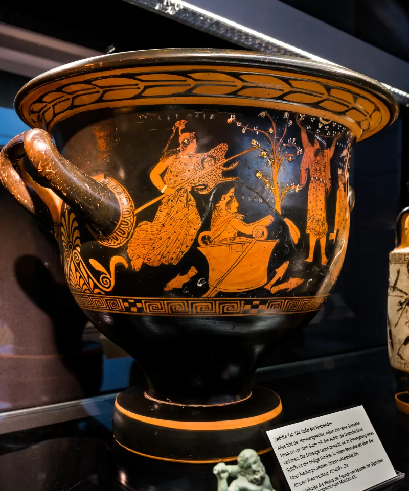 Comparable With The Nikias Painter - Arv 1335 Extra - Herakles And Atlas And The Garden Of The Hesperides - Draped Youths - München As - 