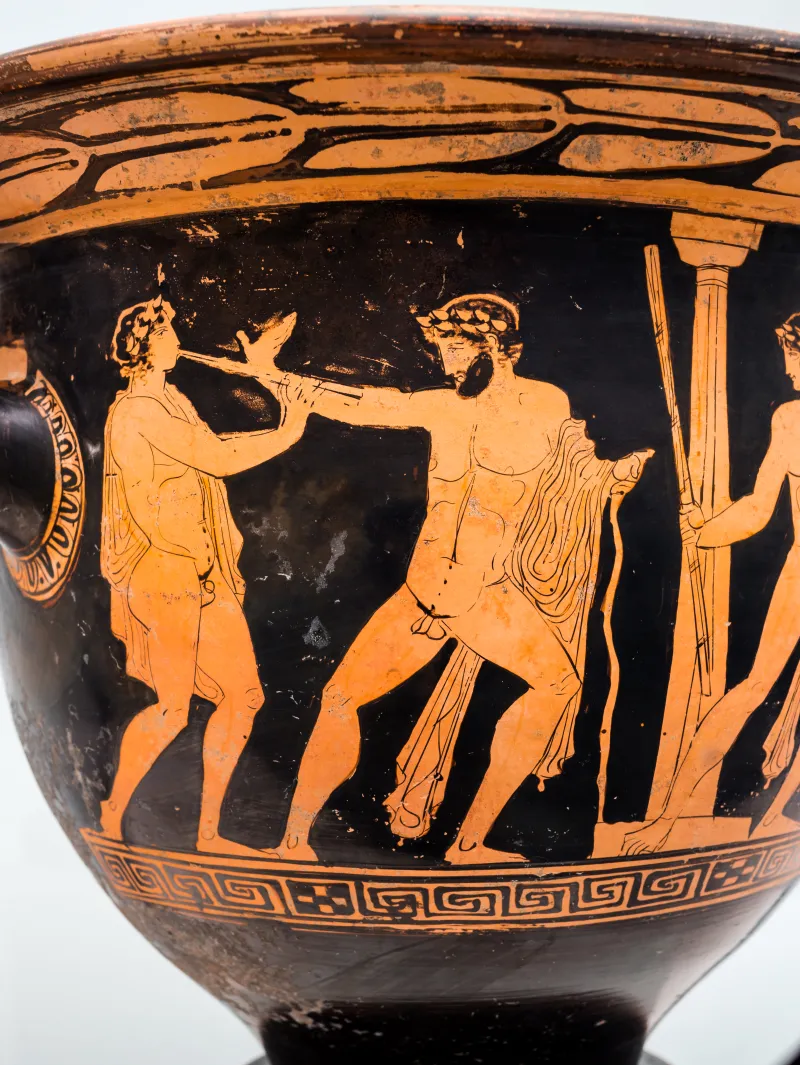 Nikias Painter - Arv 1333 Extra - Komos - Three Draped Youths - Montesarchio Mandsc 110782 - 