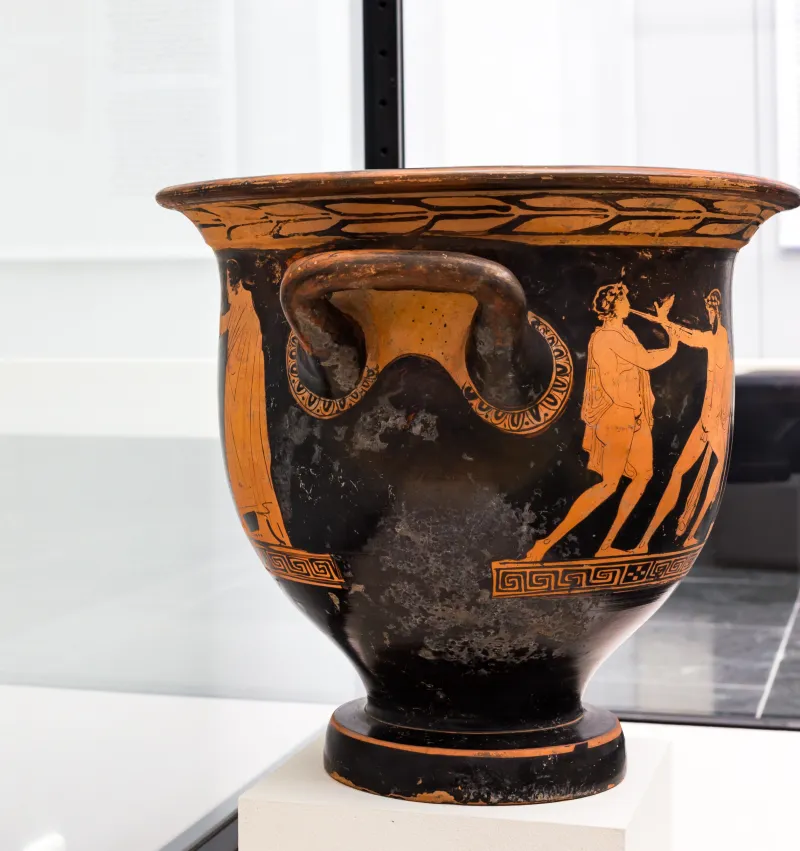 Nikias Painter - Arv 1333 Extra - Komos - Three Draped Youths - Montesarchio Mandsc 110782 - 