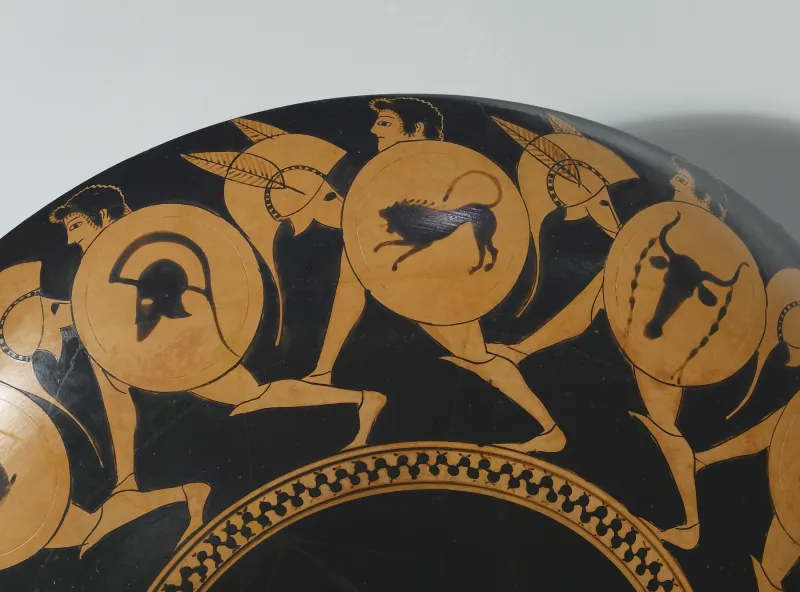 Nikosthenes Painter - Red-Figure Kylix With Running Warriors - Walters 482747 - Detail 