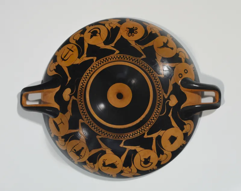 Nikosthenes Painter - Red-Figure Kylix With Running Warriors - Walters 482747 - 