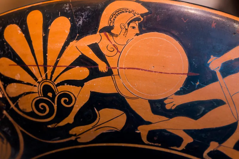 Oltos Arv 62 85 Young Warrior Arming - Herakles Fighting Amazons 