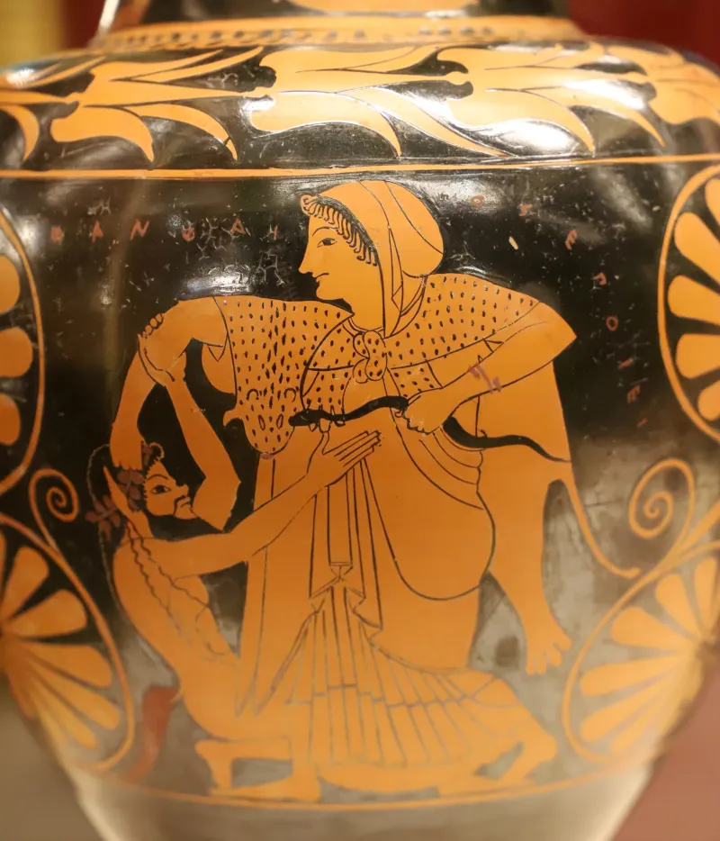 Pamphaios E Olthos, Anfora Nicostenica Attica Con Donne Che Si Allacciano I Sandali, 520-510 Ac (Louvre) 03 Satiro Che Insidia 