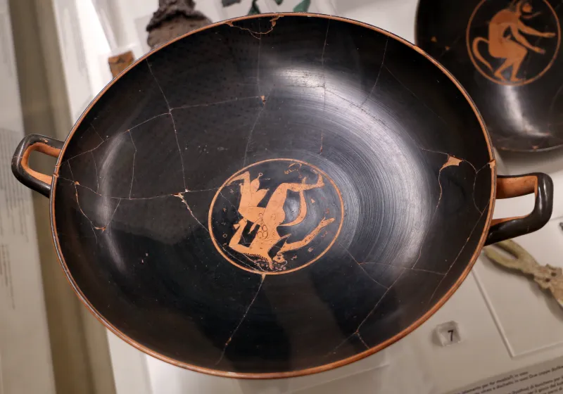 Pittore Oltos, Grande Kylix Con Fuga Di Ulisse Da Polifemo E Satiro, Dalla Tomba Del Kottabos Nella Dell'osteria, 520-500 Ac 