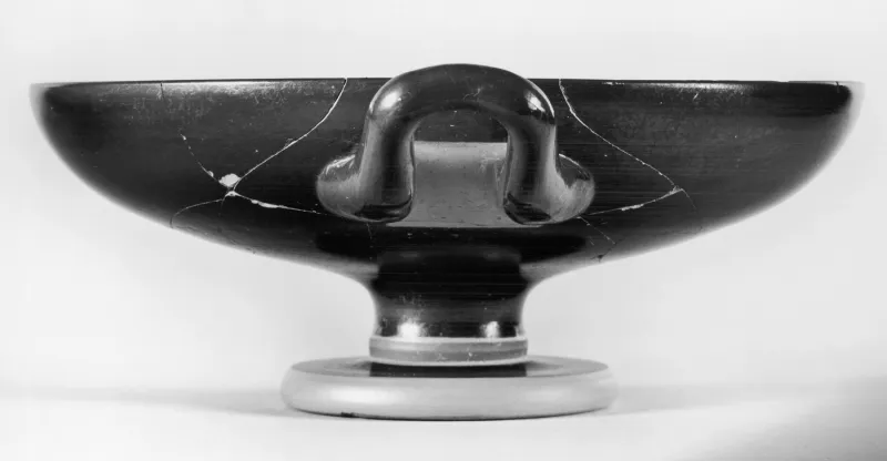 Paidikos - Kylix Depicting Men Bending Drinking From Kylix - Walters 482240 - Right 