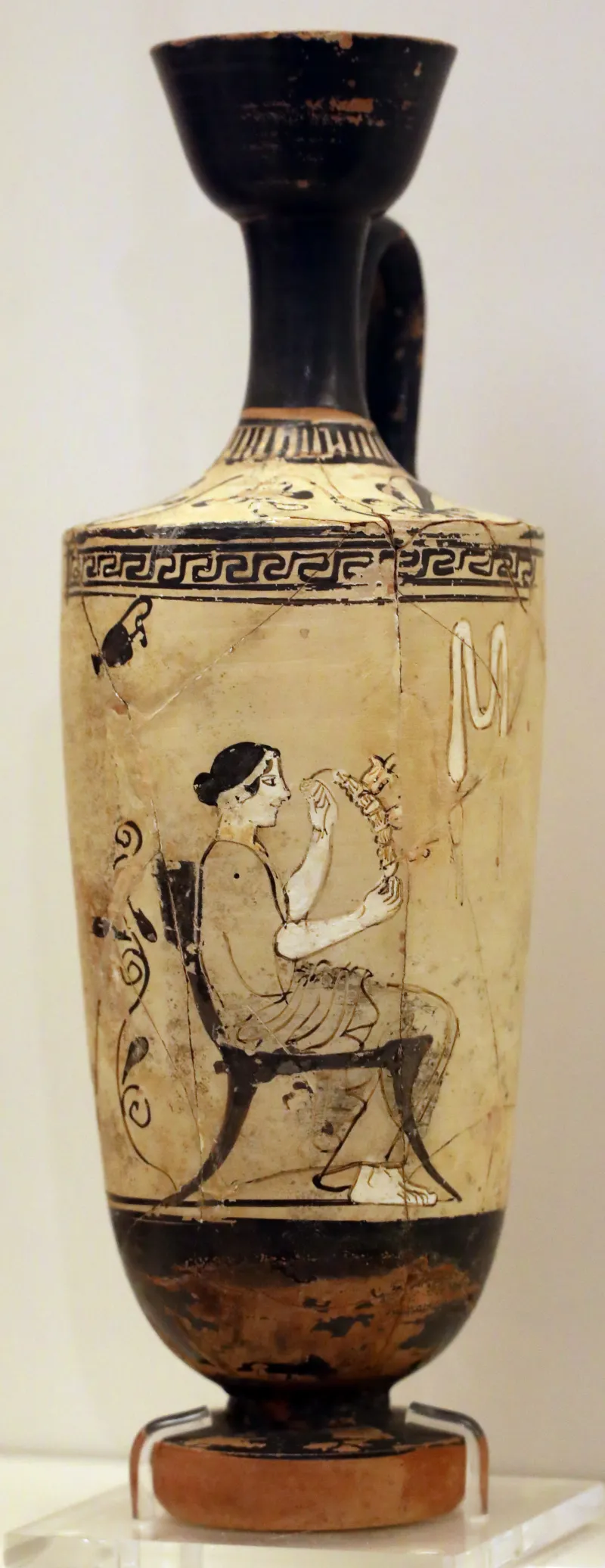 Primo Periodo Classico, Lekythos Attico A Sfondo Bianco Con Donna Che Intreccia Una Ghirlanda, Pittore Di Atene 1826, 475-450 Ac 