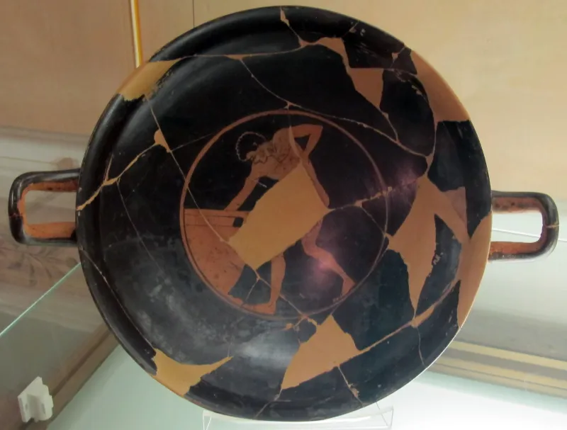 Pittore Di Berlino 2268, Kylix Con Giovane Che Attinge A Un Cratere, 500 Ac 