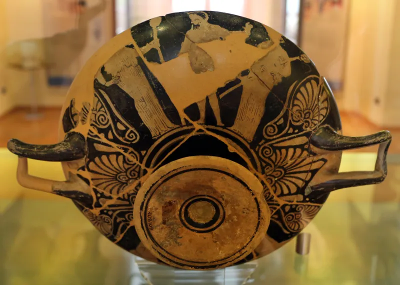 Pittore Di Londra E 777, Kylix Con Satio, Menade, Scena Di Conversazione, R, 430 Ac 