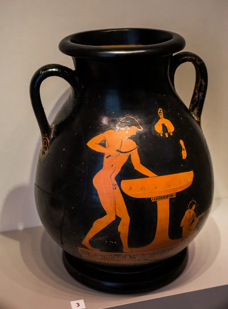Painter Of The Munich Amphora Arv 246 Youth With Strigilis At Perirrhanterion And Boy - Youth At Pillar 