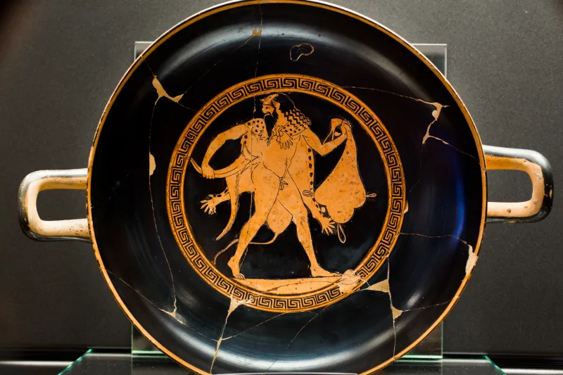 Painter Of The Paris Gigantomachy Arv 417 8Extra Satyr With Rhyton And Wineskin - Fight 