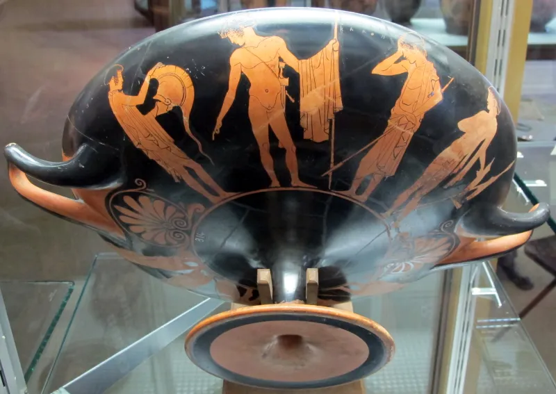 Pittore Di Pentesilea, Coppa A Figure Rosse Con Cavaliere (Int) E Scene Di Armamento (Ext), Atene 480-450 Ac 