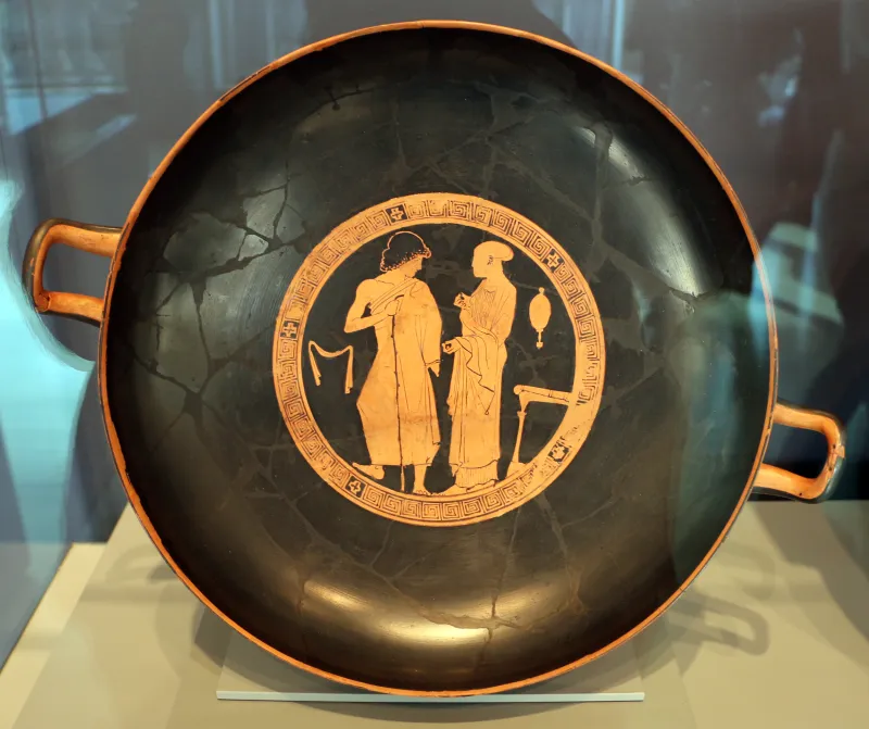 Pittore Di Pentesilea, Kylix Con Giovane Davanti A Una Donna, Attica 470 Ac 