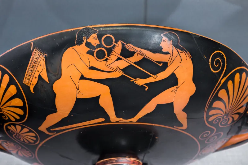 Phintias Arv 24 12 - Satyr - Herakles And Apollon Struggling For The Tripod - Herakles And Alkyoneus 