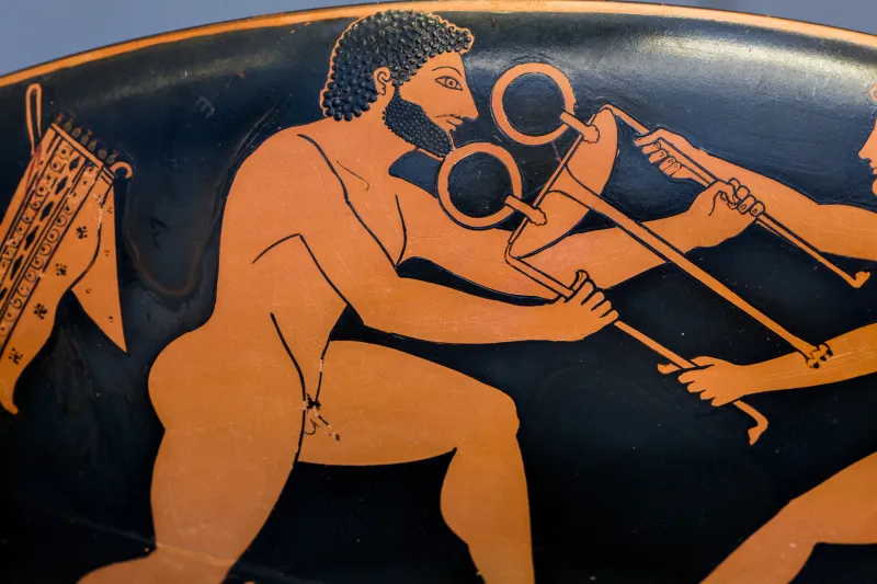 Phintias Arv 24 12 - Satyr - Herakles And Apollon Struggling For The Tripod - Herakles And Alkyoneus 