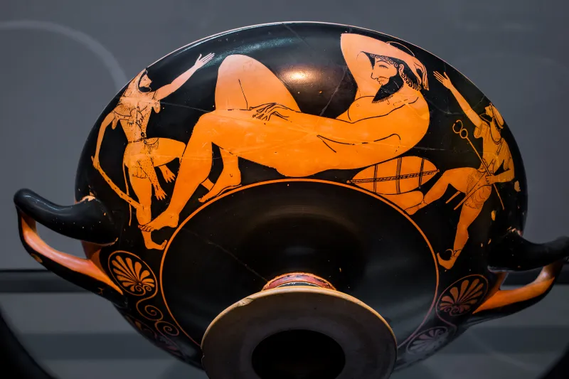 Phintias Arv 24 12 - Satyr - Herakles And Apollon Struggling For The Tripod - Herakles And Alkyoneus 