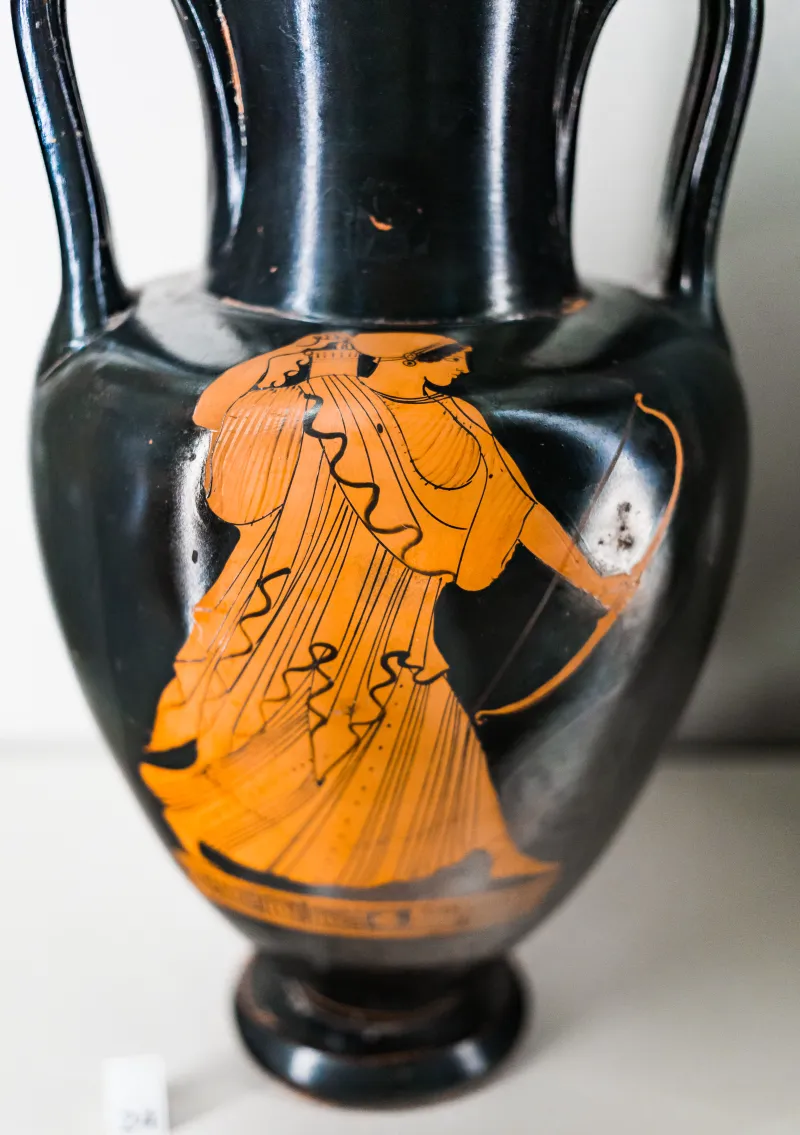 Providence Painter - Arv 636 7 - Artemis - Woman With Torch - Paris Bnf Cabmed 365 - 