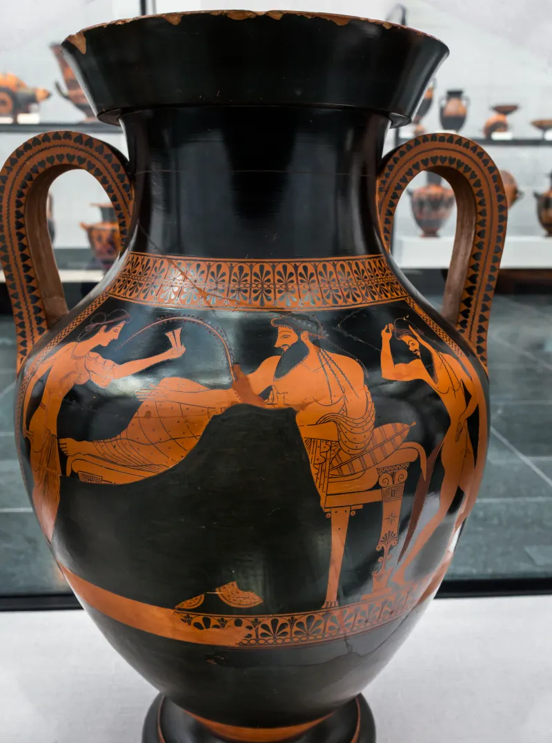 Psiax Arv 6 1 Dionysos Reclining - Herakles And Iolaos In Quadriga 
